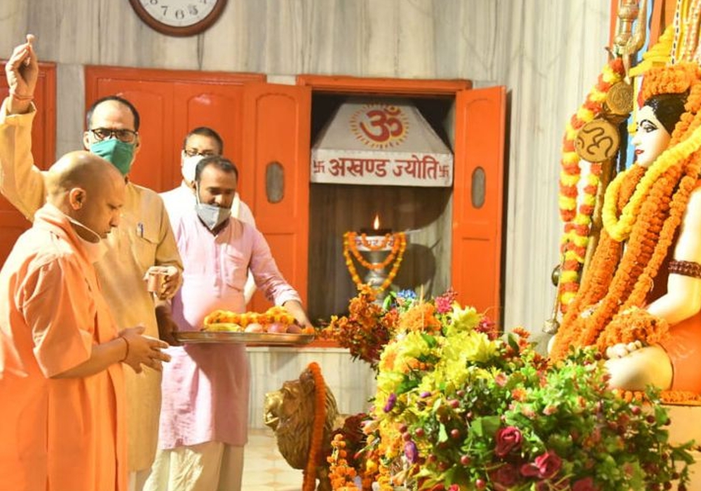 UP Top News : प्रदेश भर में आज हो रही है महागौरी की पूजा, कल से भक्तों के लिए खुलेगा श्रीबांकेबिहारी मंदिर