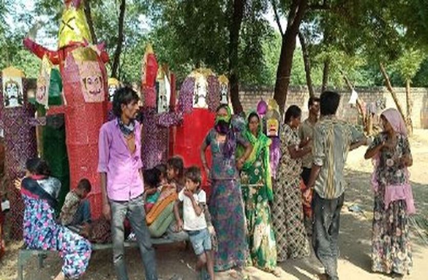 पढि़ए : आखिर अपने ही ससुराल में क्यों बच गए रावण के सैकड़ों पुतले दहन से