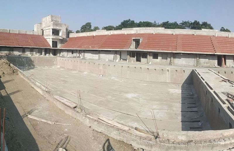 10 करोड़ 'डूबे' पर स्वीमिंग पूल सूखा