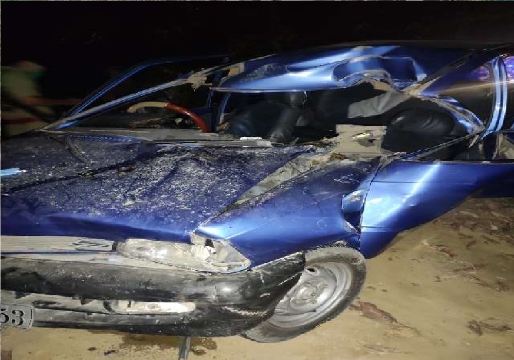 रायबरेली में ट्रैक्टर में भिड़ी तेज रफ्तार कार, एक की मौत, एक ही परिवार के पांच सदस्य घायल
