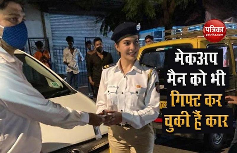 Jacqueline Fernandez ने अपने स्टॉफ मेंबर को गिफ्ट की कार, सड़क पर फोड़ा नारियल