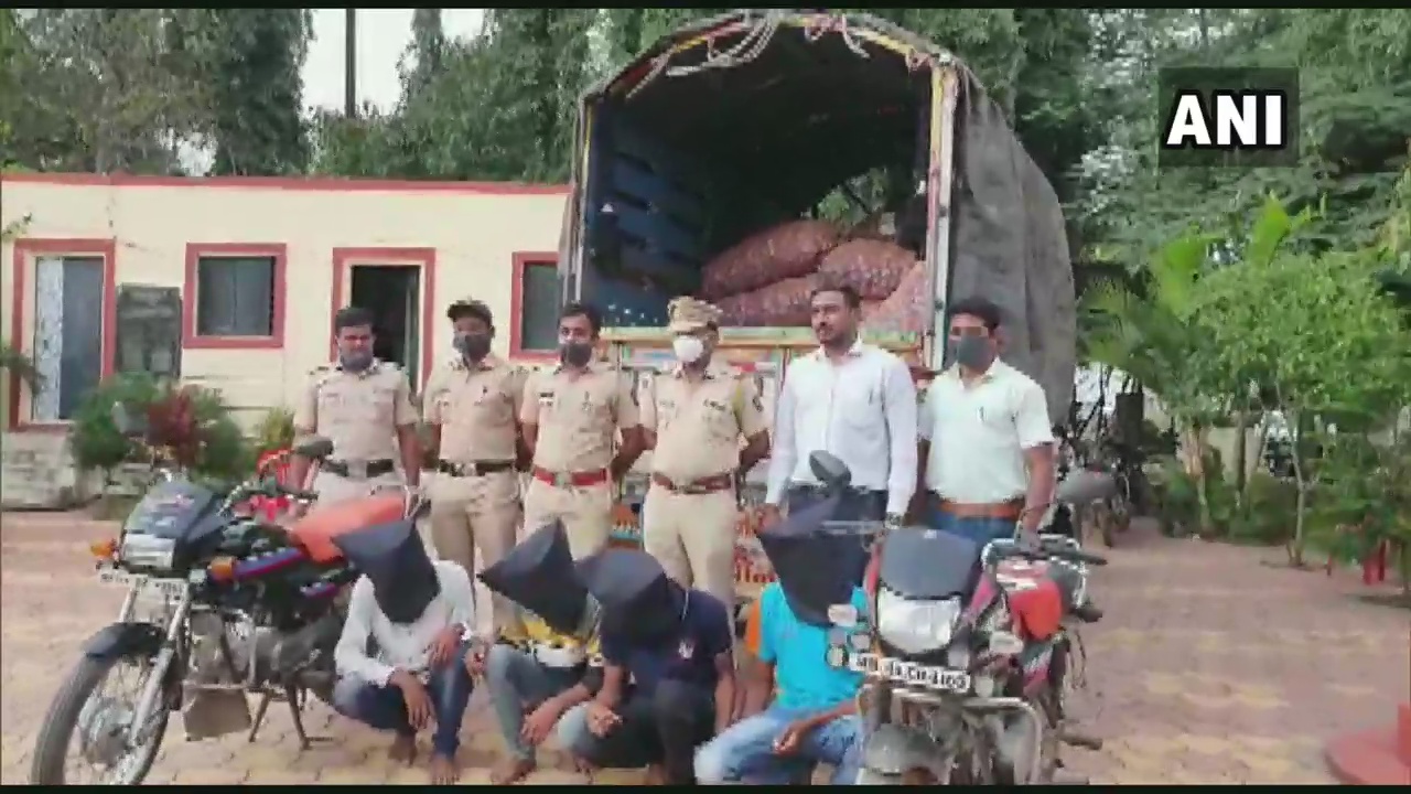Four arrested for stealing onions in Pune, 49 bags recovered