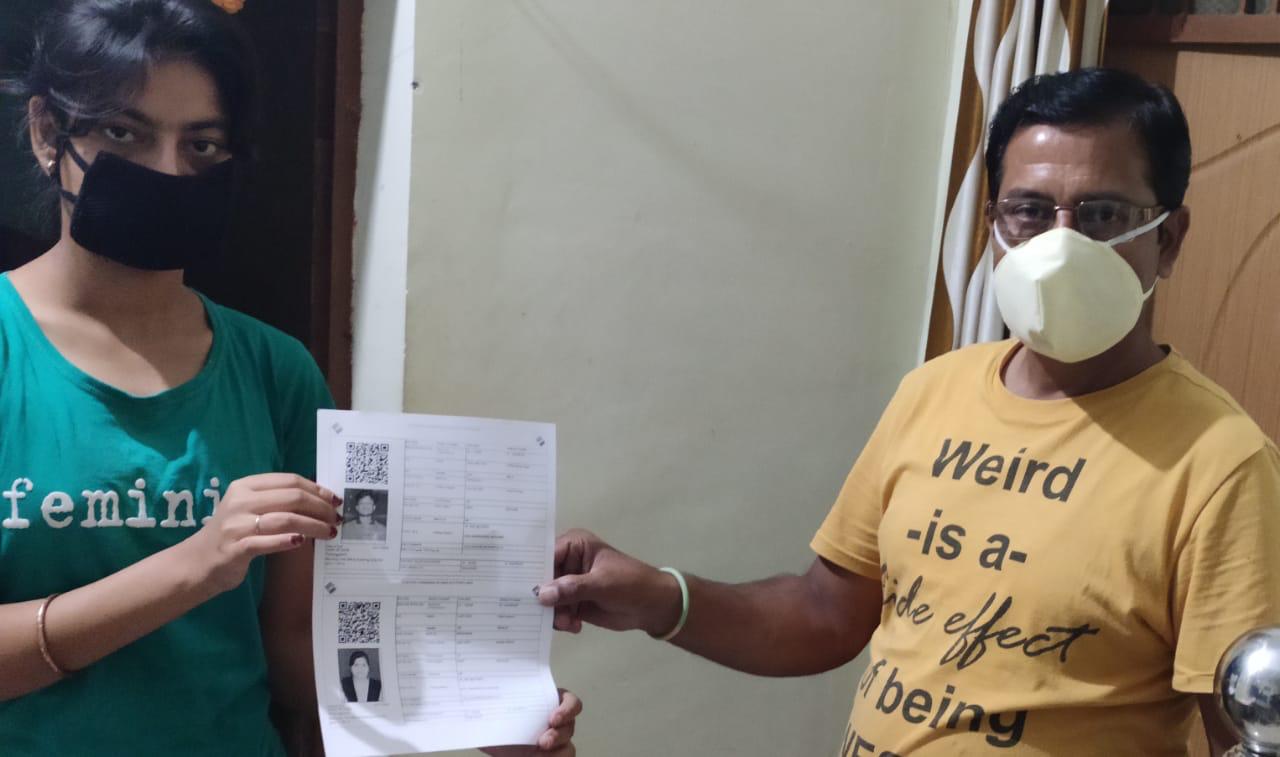 BLO reaching home and distributing voter slips with photos