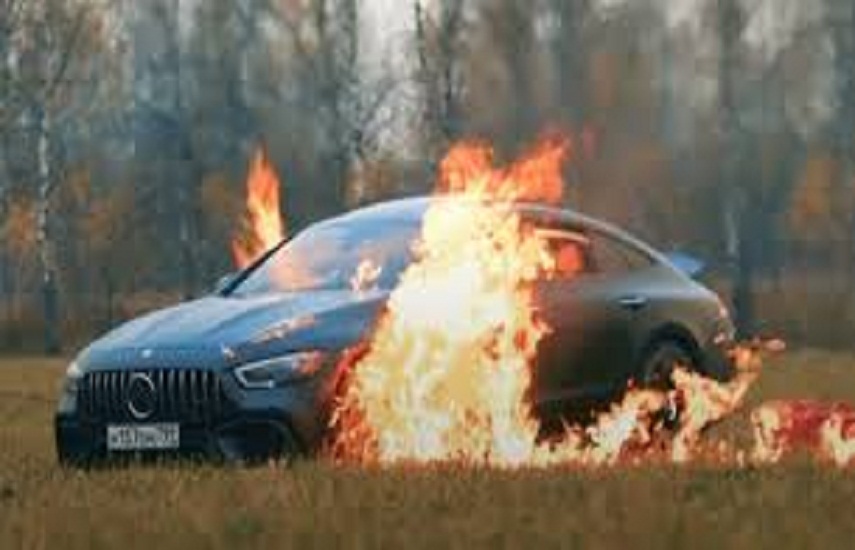Man burns down his Mercedes car 