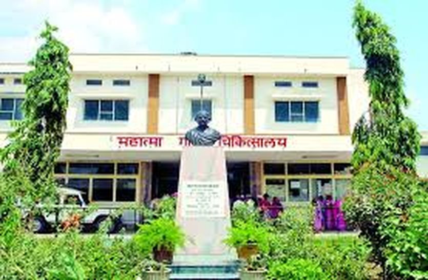 District in-charge saw health services in bhilwara