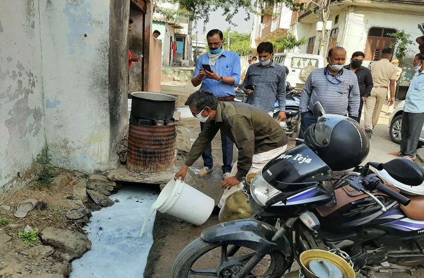 80 liters of milk shed in drains, samples for flour-snacks in bhilwara