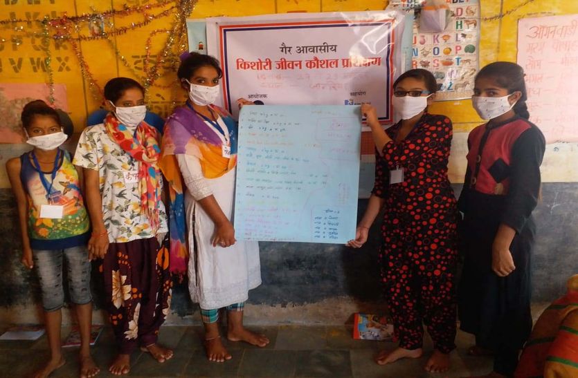 बेटियों ने खुद की रक्षा के लिए सीखे आत्मरक्षा के गुर