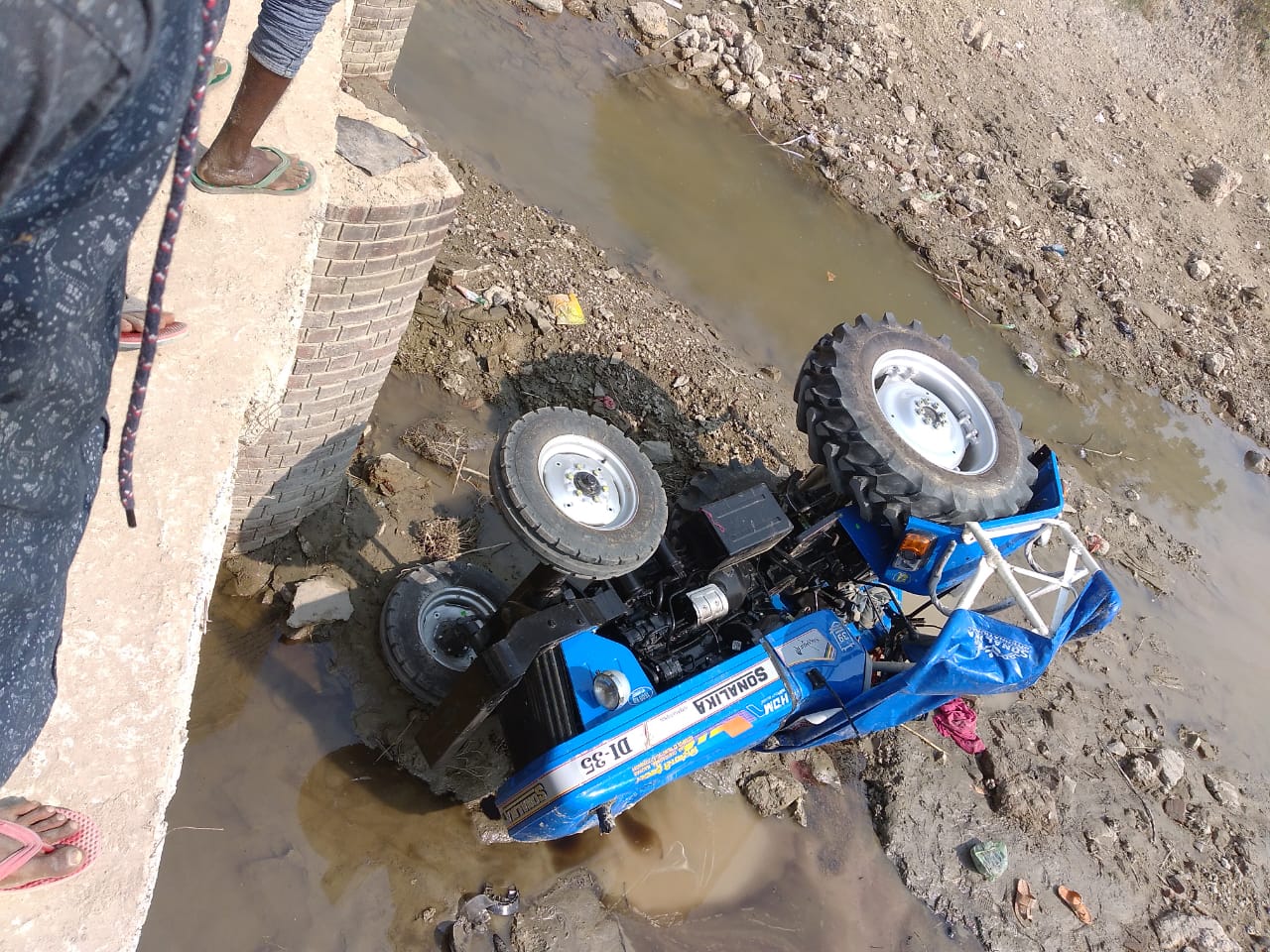 tractor accident fatehpur