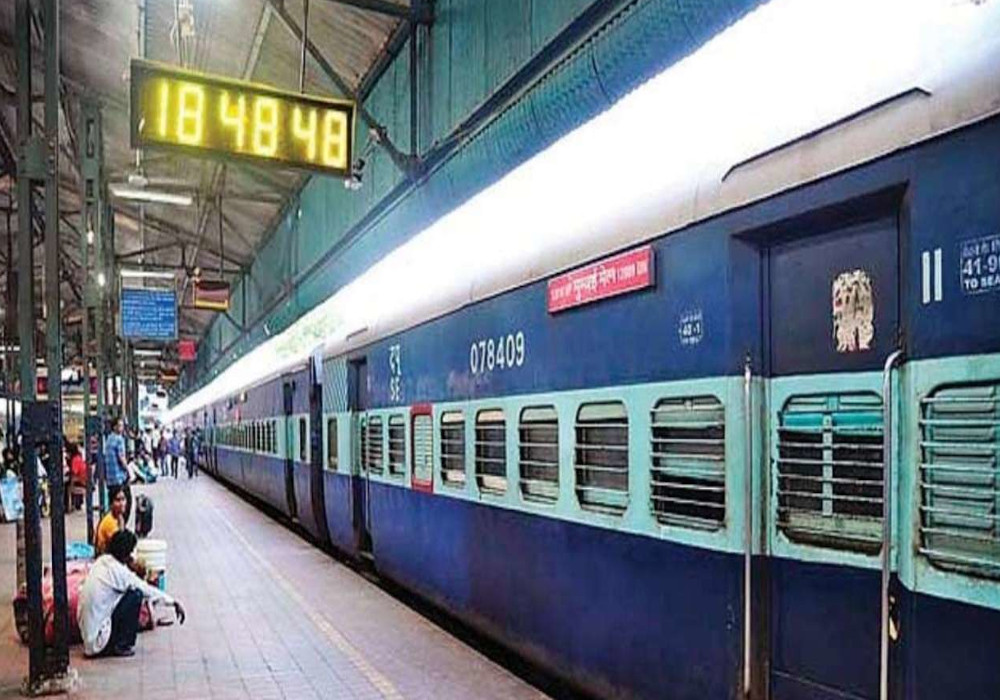 UP Top Ten News: दिवाली-छठ के लिए रेलवे ने चलाई 200 से ज्यादा विशेष ट्रेनें