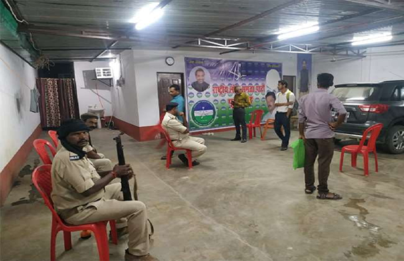 Bihar: चुनाव प्रचार से लौट रहे इस दिग्गज नेता पर जानलेवा हमला, पुलिस मौके पर पहुंची