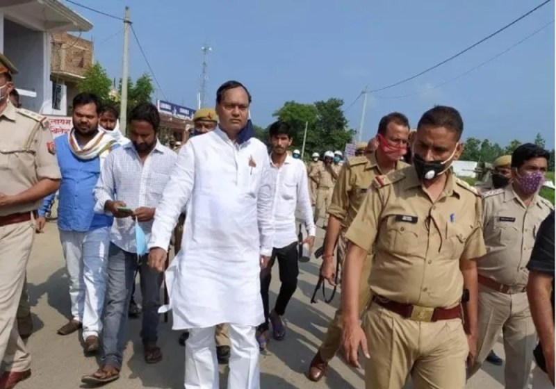 सपा के पूर्व विधायक आरिफ अनवर हाशमी और उनके चार भाई हिस्ट्रीशीटर घोषित