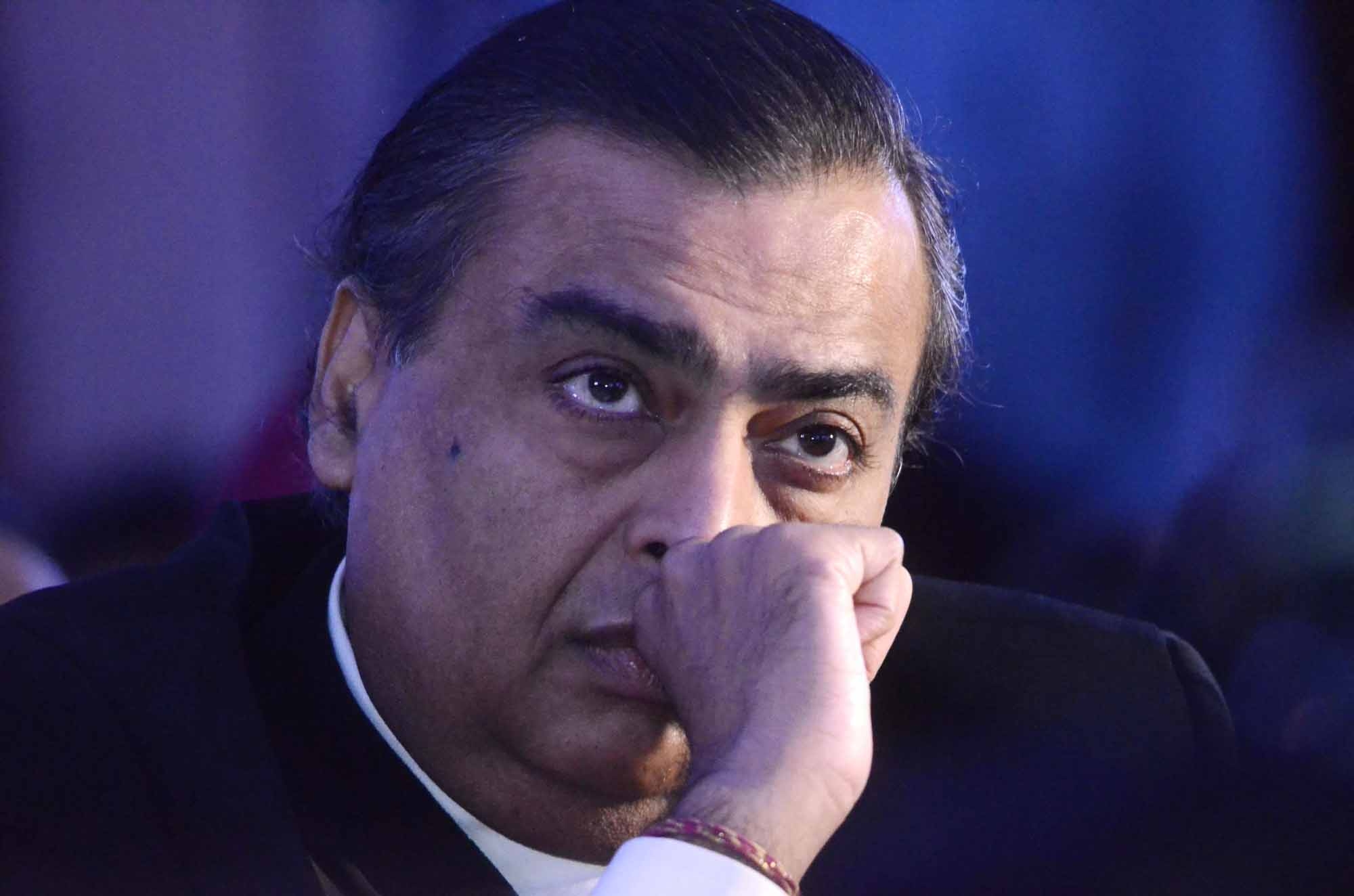 2.50 crores rupees leak out every second from Mukesh Ambani's assets