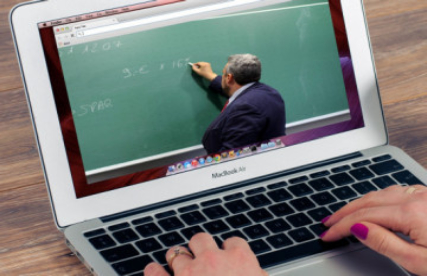 विश्वविद्यालय-महाविद्यालय में ऑनलाइन क्लास का पहला दिन, तकनीकी समस्याओं से जूझते रहे छात्र