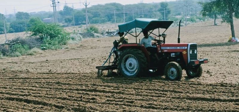 खरीफ की कमाई के बाद रबी की बुवाई में जुटे धरतीपुत्र