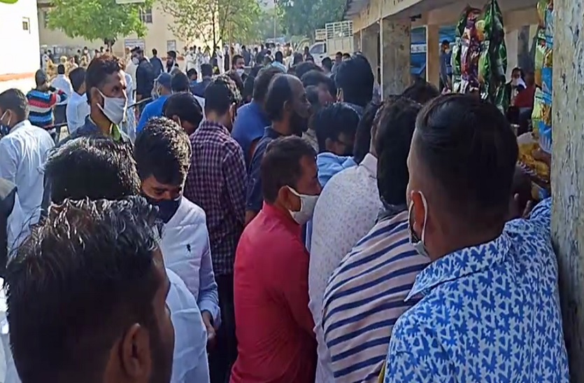 नगर निगम चुनाव 2020: मतगणना शुरु, सुबह-सुबह उड़ी सोशल डिस्टेंसिंग की धज्जियां