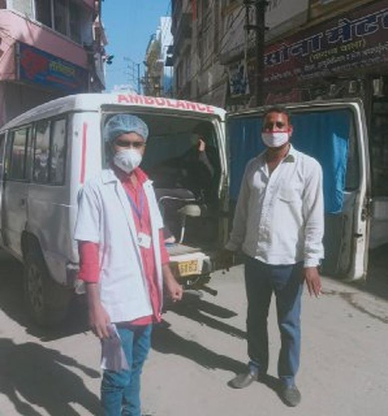 हम ऐसे दौड़ रहे है खतरे की राह...