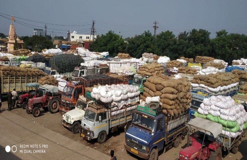 Ahmedabad News : मूंगफली भरे वाहनों की तीन किलोमीटर लंबी कतार