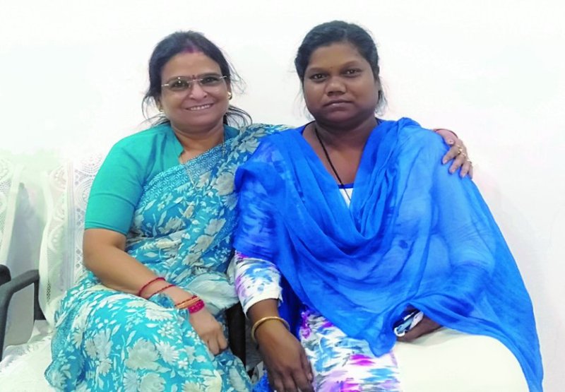 15 साल की उम्र में शादीशुदा युवक से शादी, प्रताडऩा फिर आत्महत्या का बनाया मन, दुख भरी है प्रेरणास्रोत बन चुकी सुमित्रा की कहानी