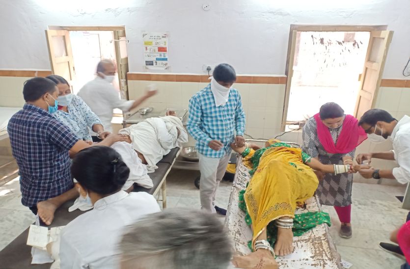 वृद्ध दम्पति को ट्रेलर ने मारी टक्कर, गंभीर घायल