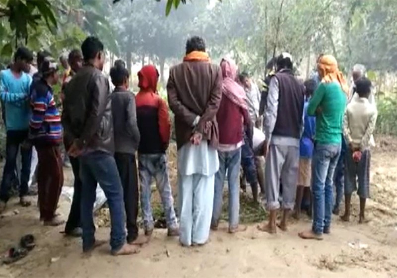 छह दिन पहले दफनाया शव मिला कब्र से बाहर, पास में मिली हरे रंग की चुनरी, जादू टोना का शक