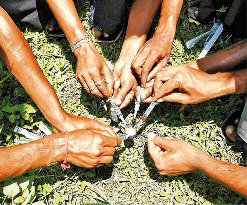 नशे के चंगुल में फंस रही गांवों की युवा पीढ़ी, खाने से ज्यादा नशे की चिंता