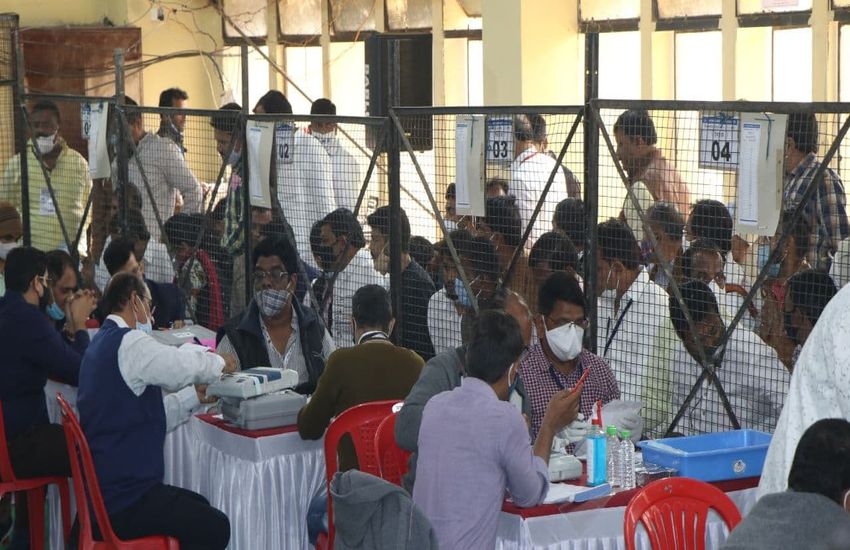 सांवेर उपचुनाव रिजल्ट : भाजपा के तुलसी सिलावट 2 हजार वोटों से चल रहे आगे