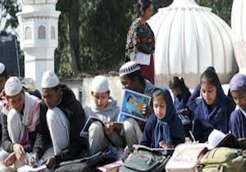 यूपी के 25 हजार मदरसा शिक्षकों को मिलेगा 70 दिन का मानदेय, केंद्र ने जारी किए 50 करोड़ 89 लाख रुपये