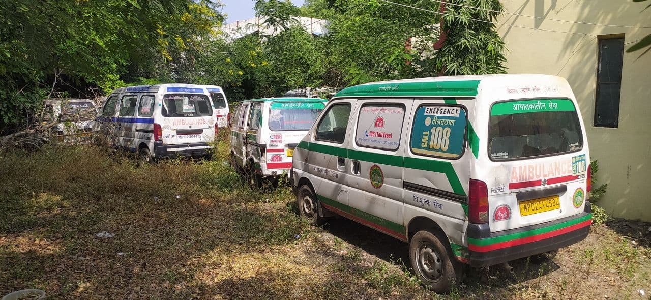 एक कॉल पर सड़कों पर दौडऩे वाली 108 एंबुलेंस कबाड़