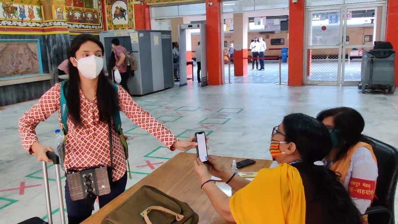 RAILWAY--यात्री सहयोगी रेलवे स्टेशन पर यात्रियों की करेंगे सहायता