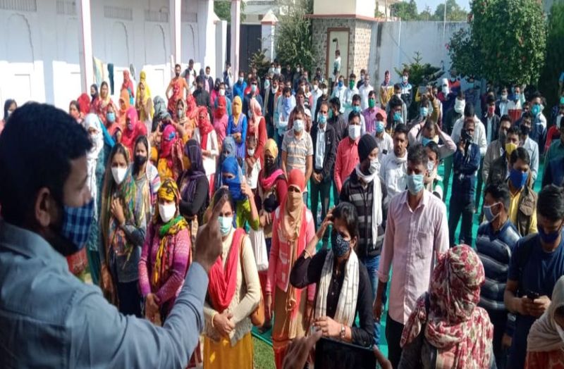 बेरोजगारों ने ली चुनाव में कांग्रेस के बहिष्कार की शपथ