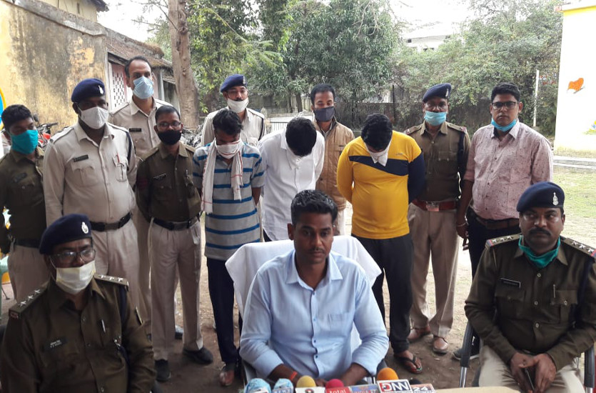 50 लाख की अवैध अंग्रेजी शराब का मालिक व साथी लॉज से गिरफ्तार, ट्रक छोडक़र भागा ड्राइवर इंदौर से पकड़ा गया