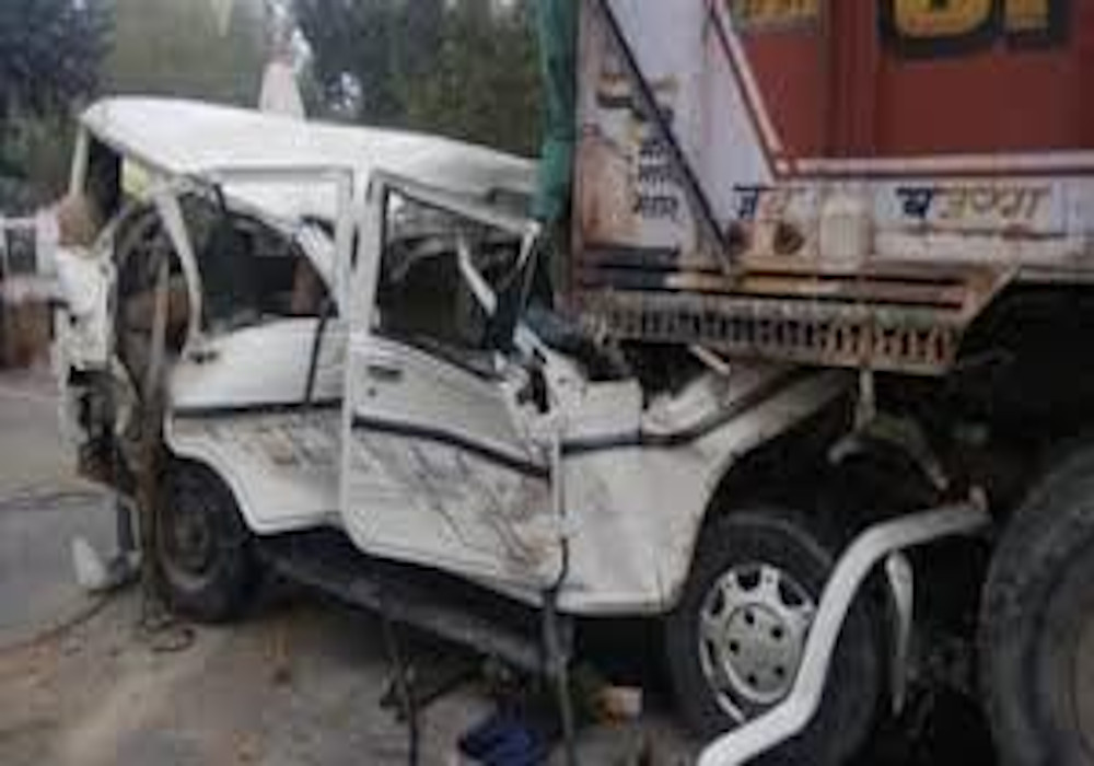 प्रतापगढ़ में कार और ट्रक की भीषण टक्कर में 14 की मौत, नेताओं ने जताया दुख