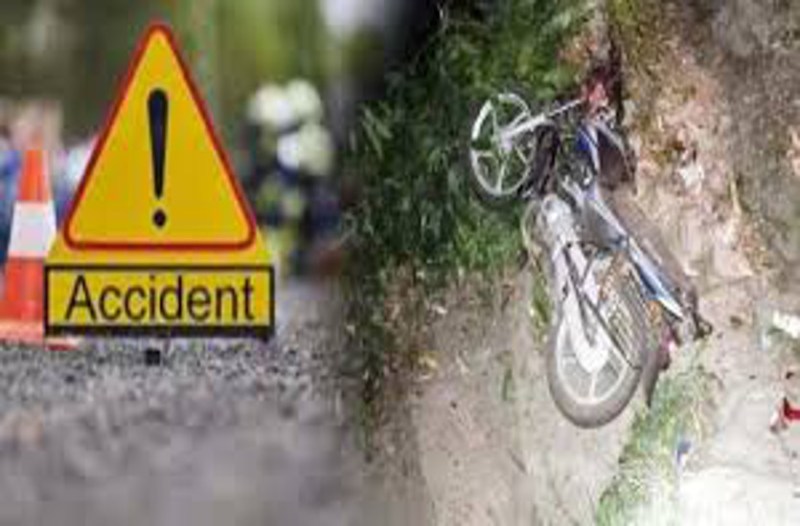 ड्यूटी से घर लौट रहे प्यून की बाइक पेड़ से भिड़ी, मौत से परिजनों में पसर गया मातम