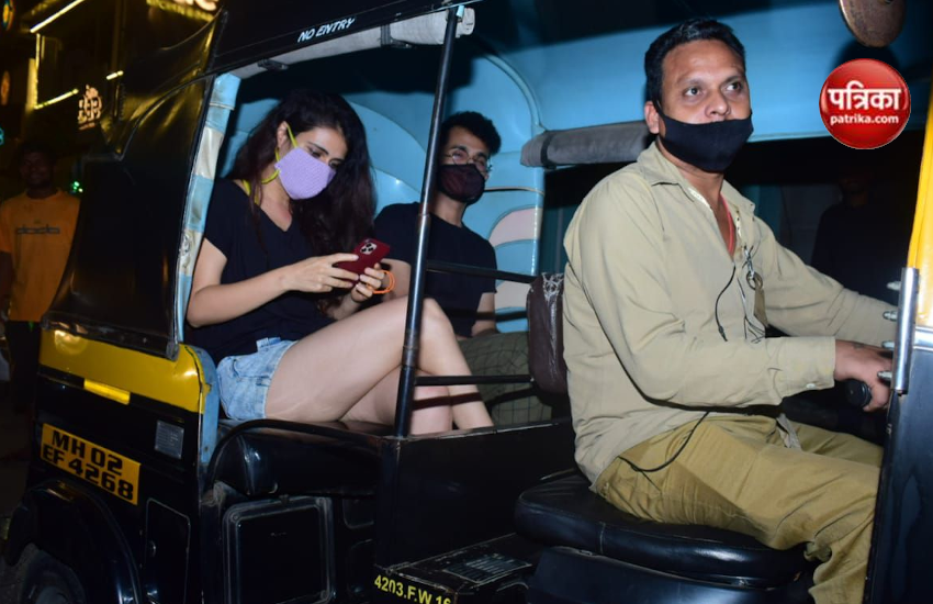 Photos : 'दंगल' फेम फातिमा सना शेख ने की ऑटो की सवारी