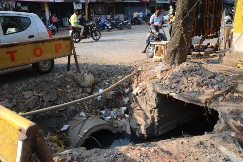 नजर हटी-दुर्घटना घटी, वाली कहावत यहां मुंह बाए खड़ी