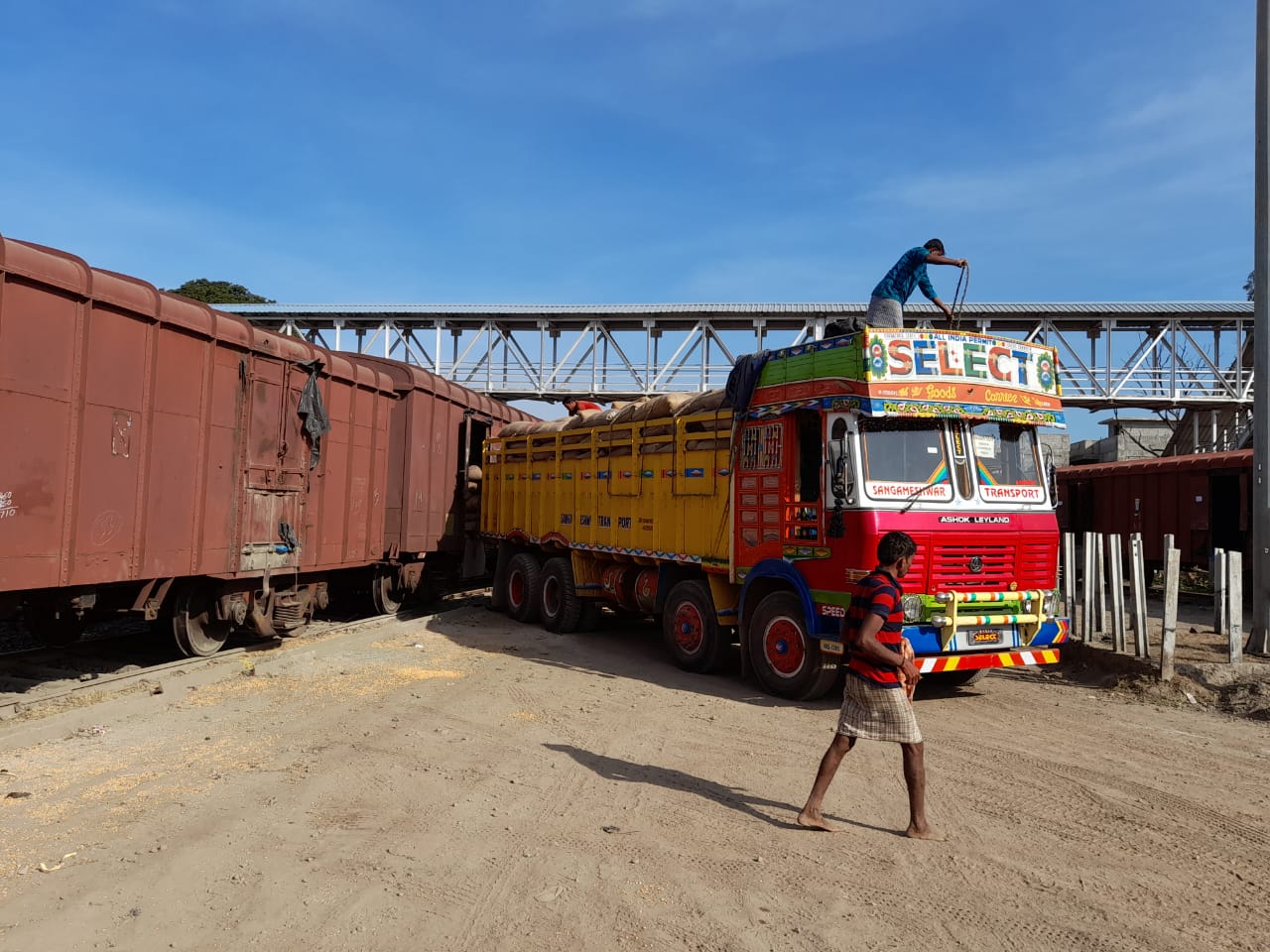हुब्बल्ली से ट्रेन से बांग्लादेश भेजा मक्का