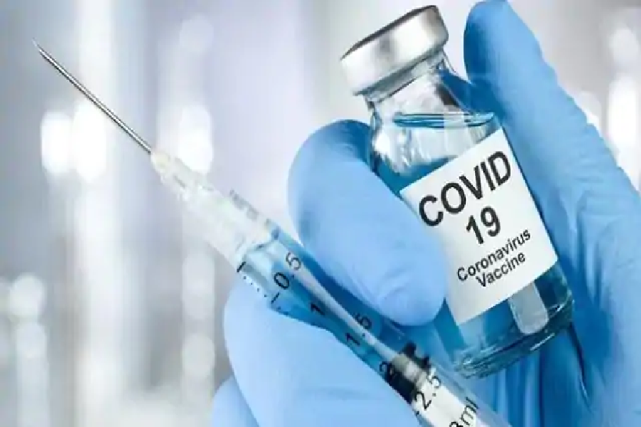 आपकी बात, सबसे पहले कोरोना वैक्सीन किसे लगाई जाए?