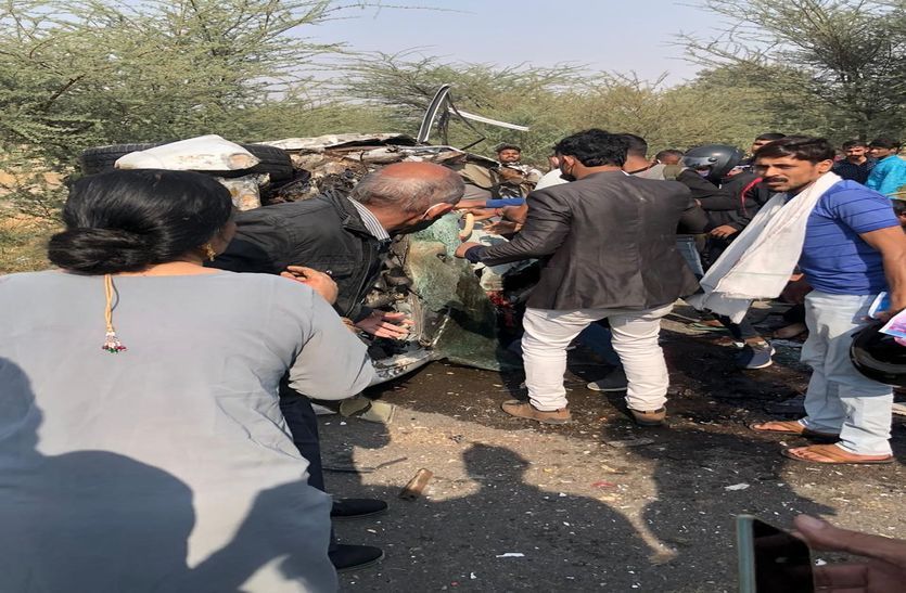 यात्री बस से कार टकराई : निकाह के तीन दिन बाद बीवी को लेने जा रहे शोहर की मौत, दस जने अन्य घायल