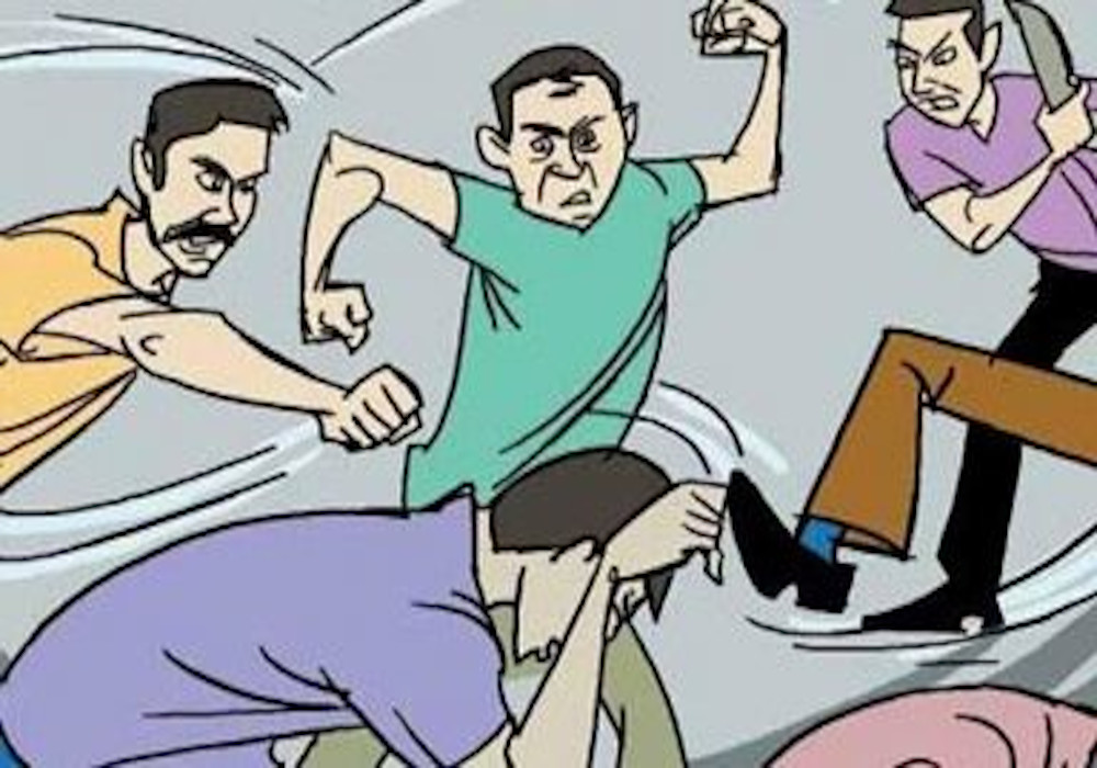 चोरी करने घुसा चोर चढ़ा लोगों के हत्थे, पैर बांधकर पुलिस और पब्लिक ने की जमकर पिटाई