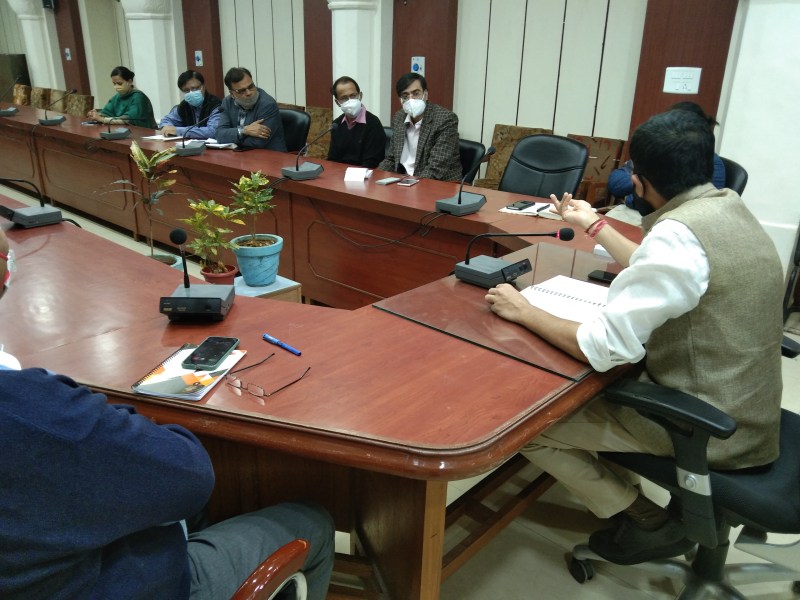 निजी अस्पतालों में भी कोविड व्यवस्थाओं पर रखें नजर-मेहता