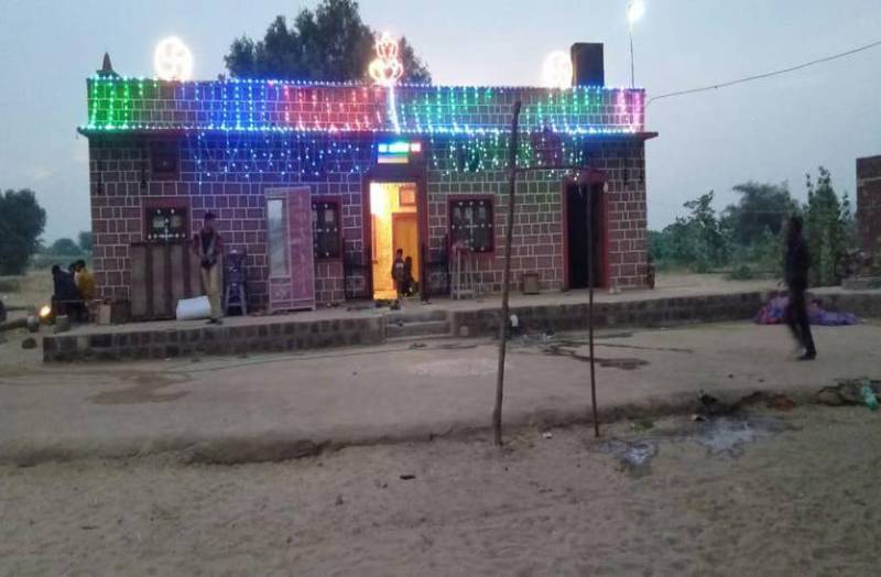 बारातियों की एसयूवी पलटने से खुशी का माहौल गम में बदला