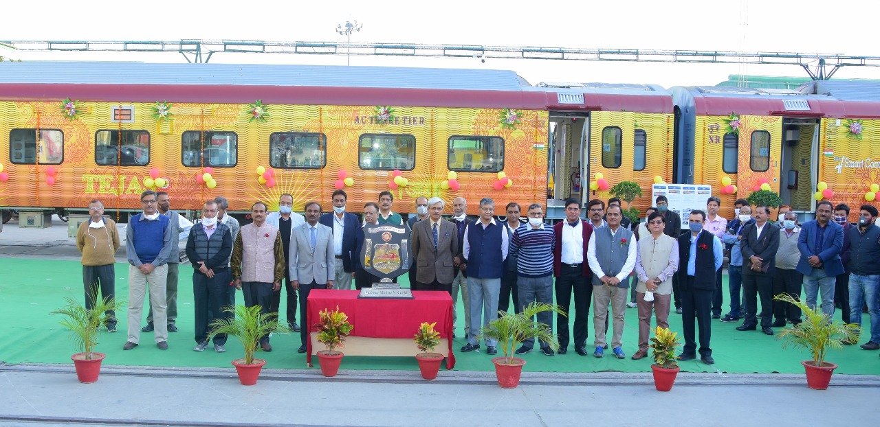 आधुनिक रेल डिब्बा कारखाना ने भारतीय रेल का पहला 160 किमी/घंटा की गति से चलने वाला शयनयान स्मार्ट तेजस रेक बनाया