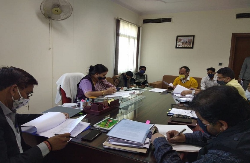 Minister Bhupesh gave instructions to officials in review meeting