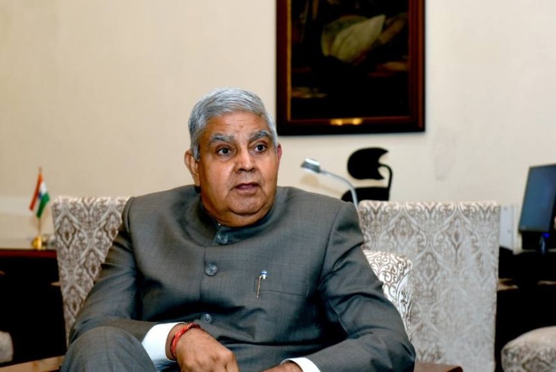 West Bengal: राज्यपाल ने ममता से मांगी आईपीएस ज्ञानवंत सिंह के खिलाफ जांच की रिपोर्ट