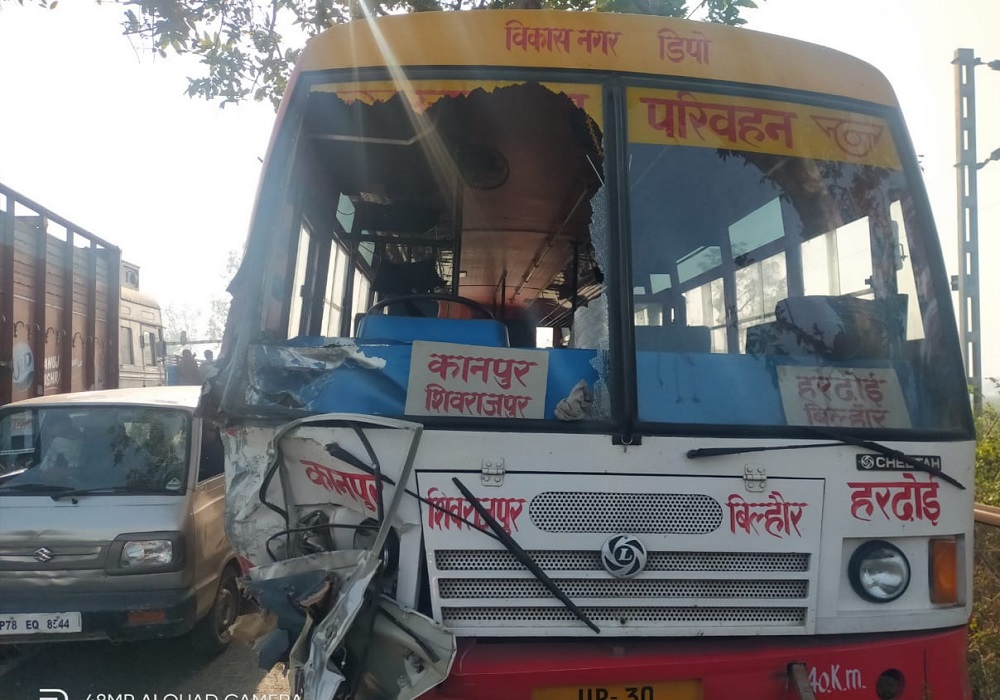 शिवराजपुर में जीटी रोड पर रोडवेज और वैन में टक्कर, दो महिला सहित 3 की मौत, दो गंभीर