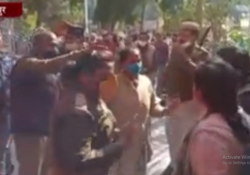 समाधान दिवस के दौरान जमकर हुए हंगामे का वीडियो सोशल मीडिया पर हुआ वायरल