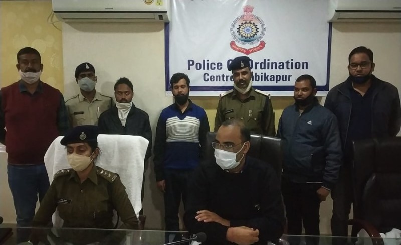 रोजगार दिलाने महिला समूहों के नाम से बैंकों से निकाले 4 करोड़ 48 लाख, गबन कर हो गए थे फरार, 2 गिरफ्तार