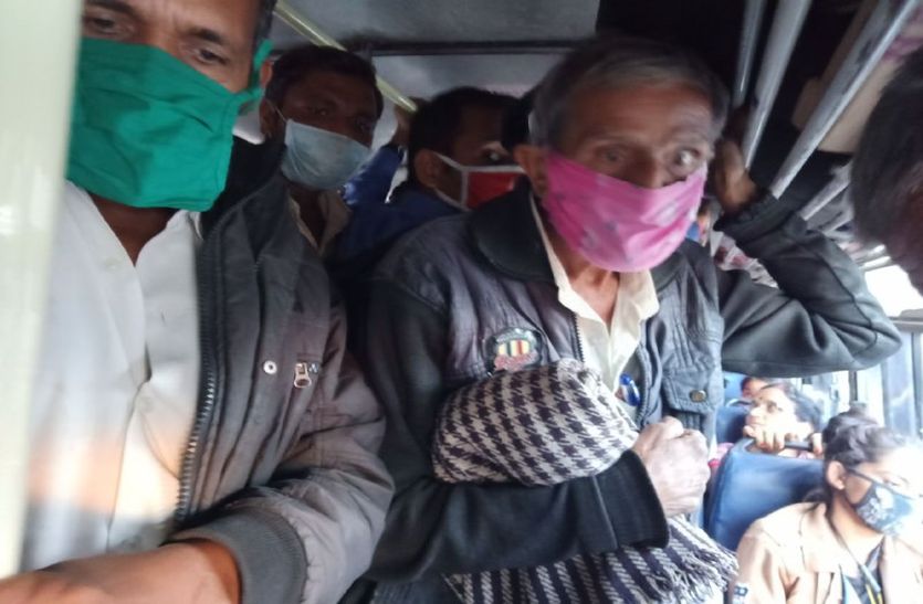 बेपरवाह : रोडवेज में इस तरह यात्रा करेंगे तो उपहार में घर ले जाएंगे कोरोना