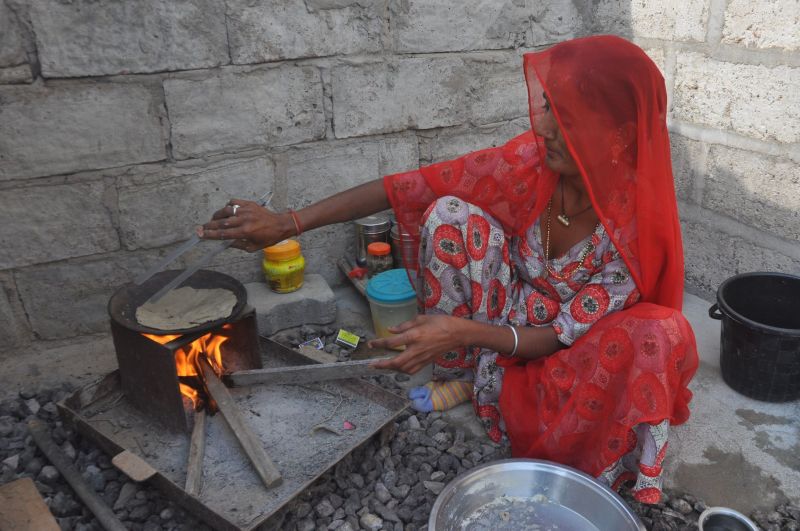 मां...की भूख पर मौन क्यों?