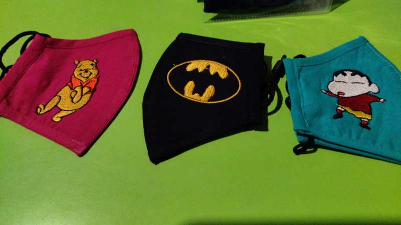 लेटेस्ट डिजाइनिंग के मास्क बने युवाओं की पहली पसंद